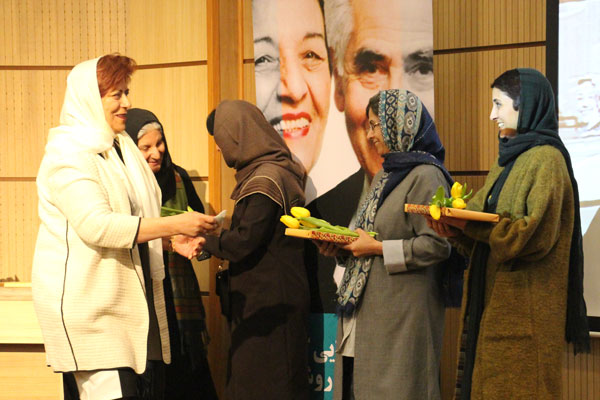 رونمایی از کتاب زیستن برای روشنگری